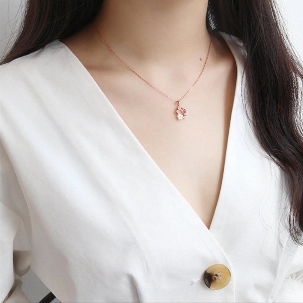 New 18K Rose Gold Butterfly Flower Necklace - Picture 4 of 4